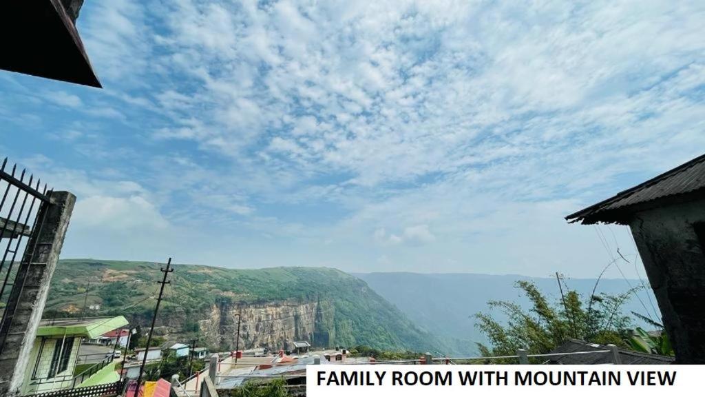 Odyssey'S Pateng Homestay, 乞拉朋齐 外观 照片